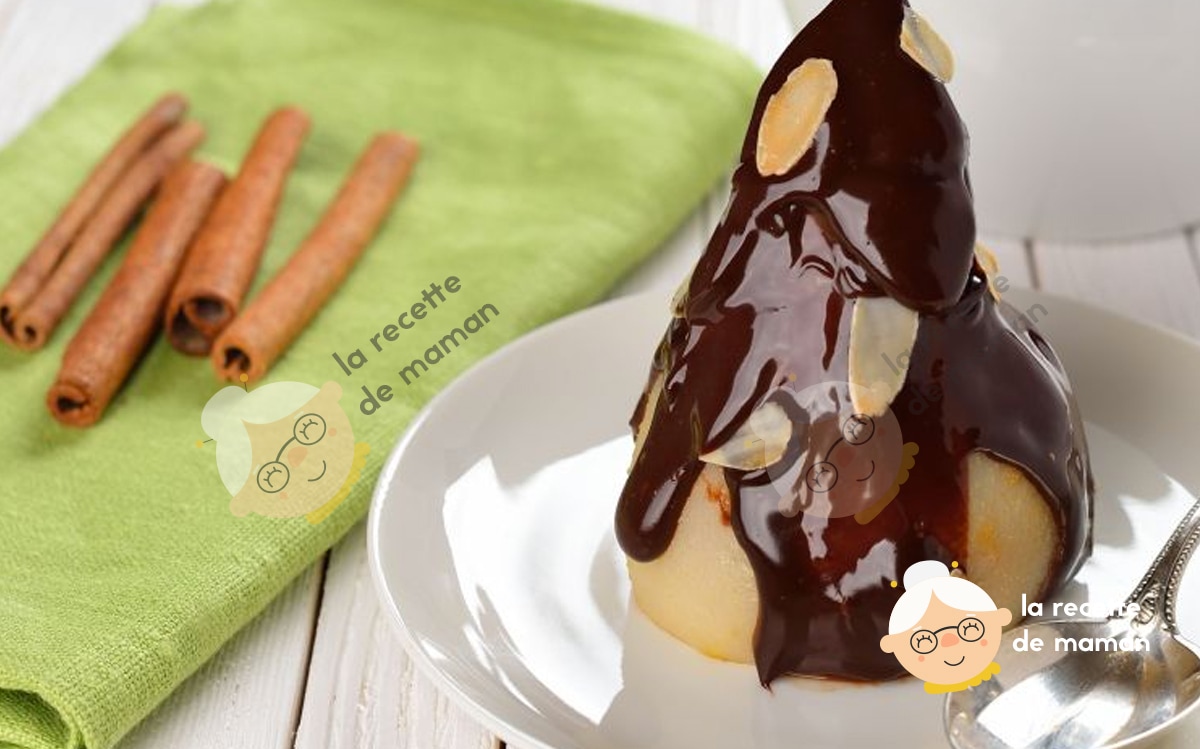 Poire pochée nappée de chocolat
